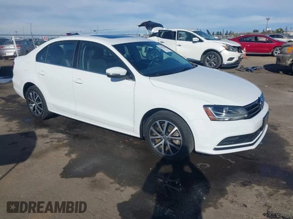 ✅ 2017 Volkswagen Jetta SE • VIN: 3VWDB7AJ9HM277697 • Лот: 43622361. Опубликован ранее на IAAI с пробегом 45 326 миль. Бесплатный доступ к архиву аукционных продаж из США и подробный отчёт об истории автомобиля на DreamBid. Изображение 1.