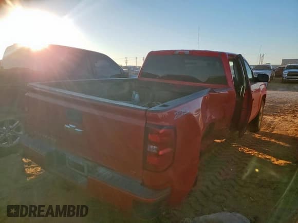 ✅ 2017 Chevrolet Silverado 1500 LT • VIN: 1GCVKREC8HZ163588 • Лот: 87455415. Опубликован ранее на Copart с пробегом 225 050 миль. Бесплатный доступ к архиву аукционных продаж из США и подробный отчёт об истории автомобиля на DreamBid. Изображение 3.