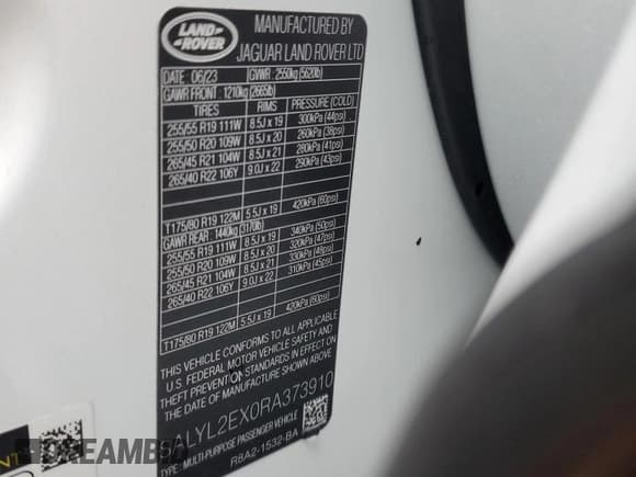 ✅ 2024 Land Rover Range Rover Velar Dynamic SE • VIN: SALYL2EX0RA373910 • Лот: 61033545. Опубликован ранее на Copart с пробегом 31 422 миль. Бесплатный доступ к архиву аукционных продаж из США и подробный отчёт об истории автомобиля на DreamBid. Изображение 14.