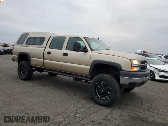 ✅ 2006 Chevrolet Silverado 2500HD LT1 • VIN: 1GCHK23D86F200833 • Lot: 46864485. Wystawiony na Copart z przebiegiem 153 783 mil. Bezpłatny archiwum sprzedaży aukcyjnych z USA i szczegółowy raport historii pojazdu na DreamBid. Zdjęcie 4.