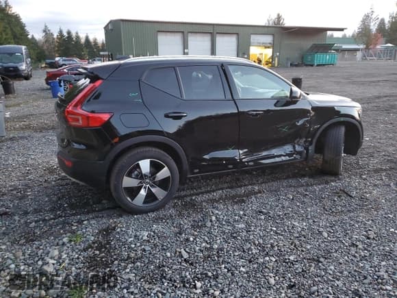 ✅ 2022 Volvo XC40 Momentum • VIN: YV4162UK9N2650822 • Lot: 93668925. Listed on Copart with 10,144 mi. Free auction sales archive from the USA and detailed vehicle history report at DreamBid. Image 3.