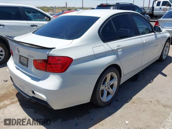 ✅ 2015 BMW 3 Series 320i • VIN: WBA3B1C56FK136373 • Лот: 42926042. Опубликован ранее на IAAI с пробегом 96 036 миль. Бесплатный доступ к архиву аукционных продаж из США и подробный отчёт об истории автомобиля на DreamBid. Изображение 4.