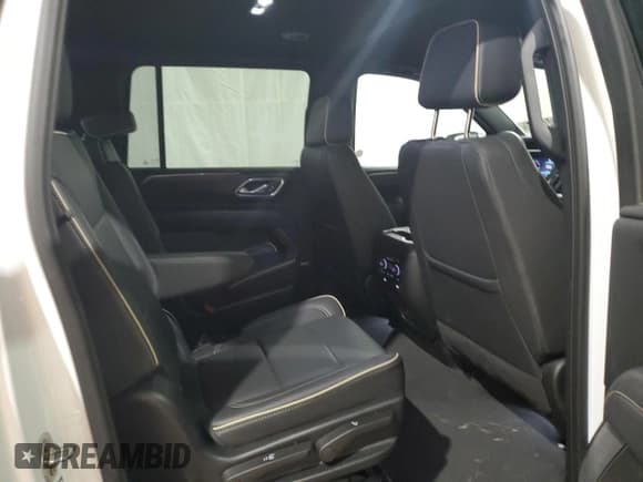 ✅ 2023 Chevrolet Suburban Premier • VIN: 1GNSKFKD2PR328619 • Lot: 74040644. Wystawiony na Copart z przebiegiem 42 163 mil. Bezpłatny archiwum sprzedaży aukcyjnych z USA i szczegółowy raport historii pojazdu na DreamBid. Zdjęcie 11.