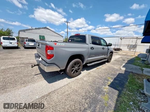✅ 2019 Toyota Tundra SR5 • VIN: 5TFEY5F13KX247647 • Lot: 66753845. Wystawiony na Copart z przebiegiem 91 393 mil. Bezpłatny archiwum sprzedaży aukcyjnych z USA i szczegółowy raport historii pojazdu na DreamBid. Zdjęcie 4.