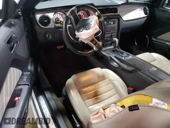 ✅ 2014 Ford Mustang V6 • VIN: 1ZVBP8EM1E5210516 • Лот: 87189365. Опубликован ранее на Copart с пробегом Не указан. Бесплатный доступ к архиву аукционных продаж из США и подробный отчёт об истории автомобиля на DreamBid. Изображение 8.