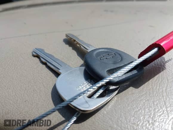 2002 Chevrolet Silverado 1500 LS z VIN 1GCEK14V12Z277928, wystawiony jako IAAI lot #42049150 z przebiegiem 198 414 mil mil oraz . Historia ofert i sprzedaży dostępna na DreamBid. Obrazek 11.