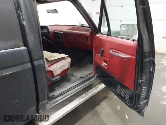 ✅ 1987 Ford F-150 • VIN: 1FTDF15Y6HPA50084 • Lot: 43738940. Listed on IAAI with 17,389 mi. Free auction sales archive from the USA and detailed vehicle history report at DreamBid. Image 5.