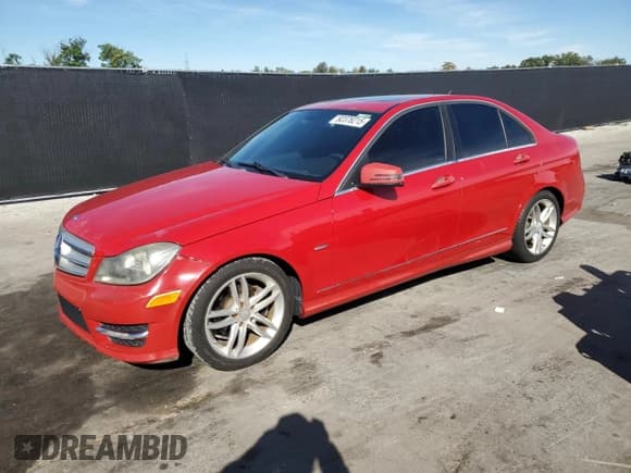 ✅ 2012 Mercedes-Benz C 250 Sport • VIN: WDDGF4HB3CR226050 • Lot: 92376215. Wystawiony na Copart z przebiegiem 122 426 mil. Bezpłatny archiwum sprzedaży aukcyjnych z USA i szczegółowy raport historii pojazdu na DreamBid. Zdjęcie 1.