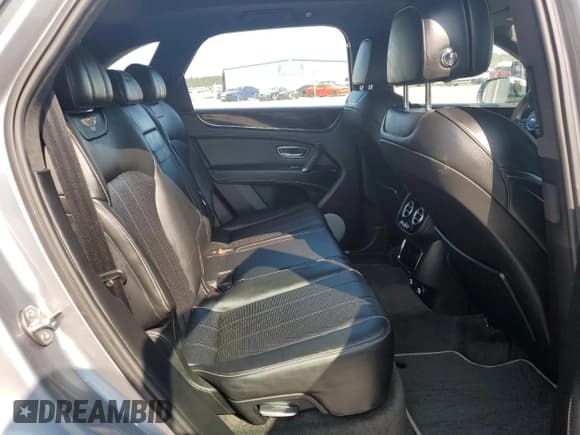 ✅ 2019 Bentley Bentayga V8 • VIN: SJAAM2ZV4KC024727 • Lot: 80631684. Wystawiony na Copart z przebiegiem 38 304 mil. Bezpłatny archiwum sprzedaży aukcyjnych z USA i szczegółowy raport historii pojazdu na DreamBid. Zdjęcie 6.