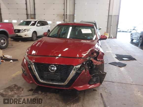 ✅ 2019 Nissan Altima Platinum • VIN: 1N4BL4FW9KN302661 • Lot: 41848039. Listed on IAAI with 68,466 mi. Free auction sales archive from the USA and detailed vehicle history report at DreamBid. Image 12.