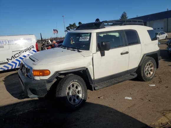 ✅ 2011 Toyota FJ Cruiser • VIN: JTEBU4BF3BK099535 • Lot: 92948865. Listed on Copart with 190,721 mi. Free auction sales archive from the USA and detailed vehicle history report at DreamBid. Image 1.