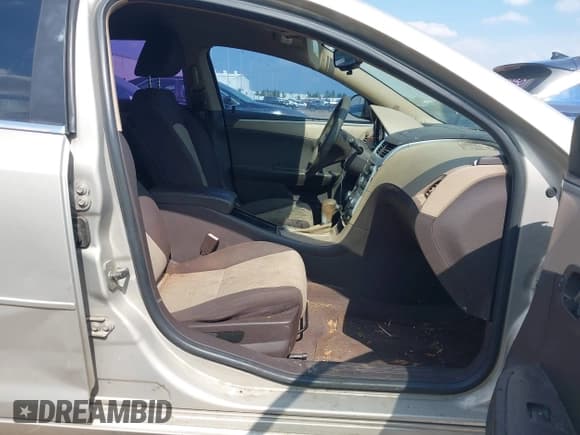 ✅ 2012 Chevrolet Malibu 1LS • VIN: 1G1ZB5E03CF106864 • Lot: 43016130. Listed on IAAI with 284,047 mi. Free auction sales archive from the USA and detailed vehicle history report at DreamBid. Image 5.