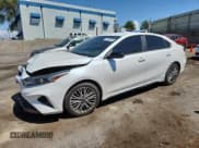 ✅ 2022 Kia Forte GT-Line • VIN: 3KPF54AD0NE445583 • Lot: 70681685. Wystawiony na Copart z przebiegiem 37 429 mil. Bezpłatny archiwum sprzedaży aukcyjnych z USA i szczegółowy raport historii pojazdu na DreamBid. Zdjęcie 1.