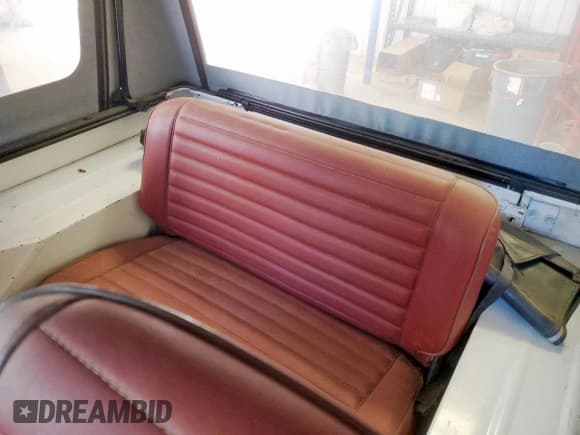 ✅ 1978 Jeep CJ • VIN: J8F93EA130915 • Lot: 69583475. Wystawiony na Copart z przebiegiem 18 023 mil. Bezpłatny archiwum sprzedaży aukcyjnych z USA i szczegółowy raport historii pojazdu na DreamBid. Zdjęcie 11.