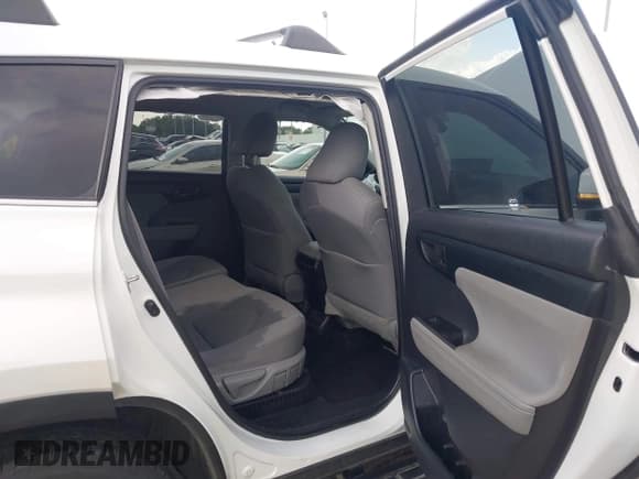 ✅ 2023 Toyota Highlander Hybrid LE • VIN: 5TDZARAH5PS520764 • Lot: 42965763. Wystawiony na IAAI z przebiegiem 110 245 mil. Bezpłatny archiwum sprzedaży aukcyjnych z USA i szczegółowy raport historii pojazdu na DreamBid. Zdjęcie 8.