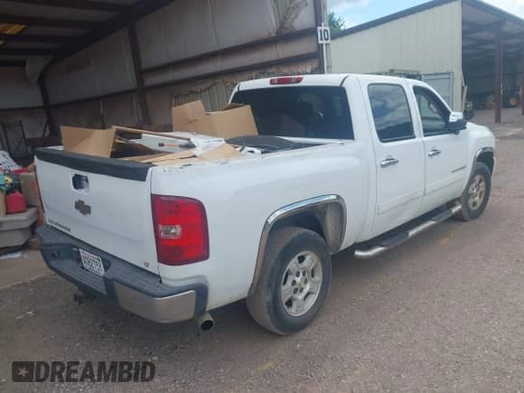 2008 Chevrolet Silverado 1500 1LT z VIN 3GCEC13J48G118065, wystawiony jako IAAI lot #42251569 z przebiegiem 297 165 mil mil oraz . Historia ofert i sprzedaży dostępna na DreamBid. Obrazek 4.