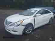 2013 Hyundai Sonata SE z VIN 5NPEC4ACXDH802979, wystawiony jako IAAI lot #43427784 z przebiegiem 106 031 mil mil oraz . Historia ofert i sprzedaży dostępna na DreamBid. Obrazek 2.