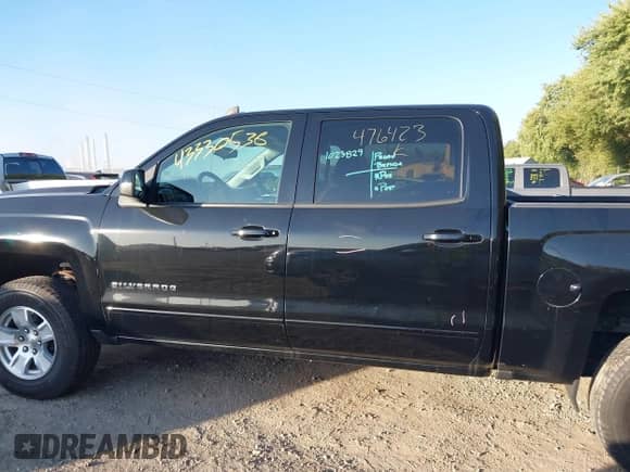 2018 Chevrolet Silverado 1500 LT z VIN 3GCUKREC5JG476423, wystawiony jako IAAI lot #43330536 z przebiegiem 178 133 mil mil oraz . Historia ofert i sprzedaży dostępna na DreamBid. Obrazek 14.