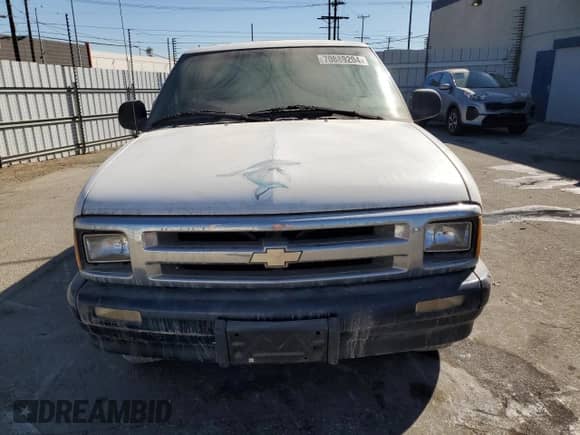 ✅ 1996 Chevrolet Blazer • VIN: 1GNCS13W2T2160393 • Lot: 70889204. Listed on Copart with 118,286 mi miles. Access the free auction sales archive from the USA and view a detailed vehicle history report at DreamBid. Image 5.