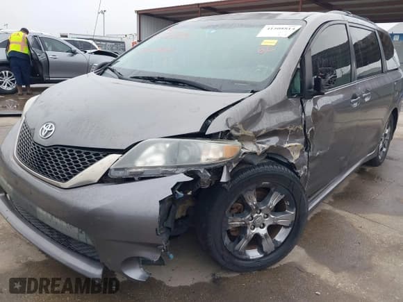 ✅ 2012 Toyota Sienna SE • VIN: 5TDXK3DC3CS176184 • Lot: 41508814. Listed on IAAI with 162,052 mi. Free auction sales archive from the USA and detailed vehicle history report at DreamBid. Image 6.
