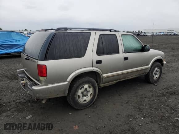2002 Chevrolet Blazer LS z VIN 1GNDT13W02K155161, wystawiony jako Copart lot #80033774 z przebiegiem 145 425 mil mil oraz Szkoda całkowita • Salvage title. Historia ofert i sprzedaży dostępna na DreamBid. Obrazek 3.