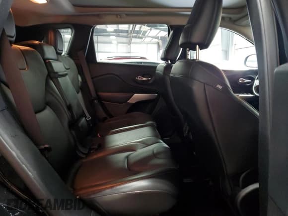 ✅ 2018 Jeep Cherokee Trailhawk • VIN: 1C4PJMBX0JD530976 • Lot: 87028435. Listed on Copart with 125,550 mi. Free auction sales archive from the USA and detailed vehicle history report at DreamBid. Image 11.