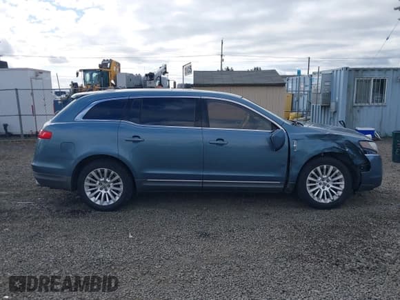 ✅ 2010 Lincoln MKT • VIN: 2LMHJ5FR6ABJ15009 • Lot: 43524648. Wystawiony na IAAI z przebiegiem 179 269 mil. Bezpłatny archiwum sprzedaży aukcyjnych z USA i szczegółowy raport historii pojazdu na DreamBid. Zdjęcie 13.