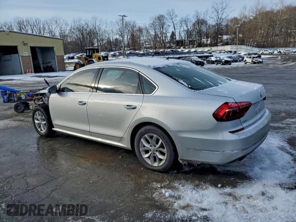 ✅ 2017 Volkswagen Passat S • VIN: 1VWAT7A34HC054163 • Лот: 93137965. Опубликован ранее на Copart с пробегом 115 811 миль. Бесплатный доступ к архиву аукционных продаж из США и подробный отчёт об истории автомобиля на DreamBid. Изображение 2.
