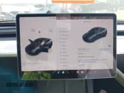 ✅ 2024 Tesla Model Y • VIN: 7SAYGDED0RF102126 • Lot: 43623474. Wystawiony na IAAI z przebiegiem 21 471 mil. Bezpłatny archiwum sprzedaży aukcyjnych z USA i szczegółowy raport historii pojazdu na DreamBid. Zdjęcie 19.