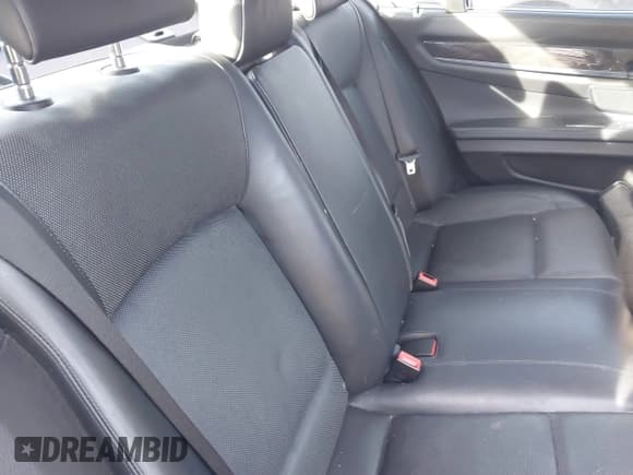 ✅ 2014 BMW 7 Series 750i xDrive • VIN: WBAYB6C55ED224496 • Lot: 41471012. Wystawiony na IAAI z przebiegiem 131 851 mil. Bezpłatny archiwum sprzedaży aukcyjnych z USA i szczegółowy raport historii pojazdu na DreamBid. Zdjęcie 8.