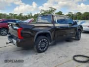 ✅ 2025 Toyota Tundra Limited • VIN: 5TFJA5DB9SX297399 • Lot: 87490875. Wystawiony na Copart z przebiegiem 12 660 mil. Bezpłatny archiwum sprzedaży aukcyjnych z USA i szczegółowy raport historii pojazdu na DreamBid. Zdjęcie 3.