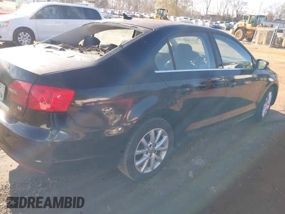 ✅ 2014 Volkswagen Jetta SE • VIN: 3VWD17AJ6EM324957 • Lot: 43855829. Listed on IAAI with 130,161 mi. Free auction sales archive from the USA and detailed vehicle history report at DreamBid. Image 4.