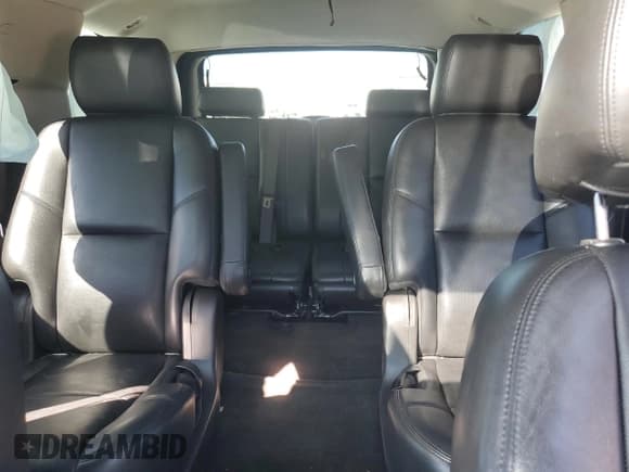 ✅ 2013 Chevrolet Tahoe LTZ • VIN: 1GNSCCE00DR325458 • Lot: 86470915. Wystawiony na Copart z przebiegiem 171 992 mil. Bezpłatny archiwum sprzedaży aukcyjnych z USA i szczegółowy raport historii pojazdu na DreamBid. Zdjęcie 10.