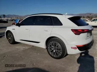 ✅ 2024 Audi Q8 e-tron Premium Plus • VIN: WA15AAGE4RB049434 • Лот: 83839334. Опубликован ранее на Copart с пробегом 7 236 миль. Бесплатный доступ к архиву аукционных продаж из США и подробный отчёт об истории автомобиля на DreamBid. Изображение 2.
