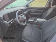 ✅ 2025 Hyundai Tucson SEL • VIN: 5NMJBCDE7SH441908 • Lot: 81630305. Wystawiony na Copart z przebiegiem 13 942 mil. Bezpłatny archiwum sprzedaży aukcyjnych z USA i szczegółowy raport historii pojazdu na DreamBid. Zdjęcie 7.