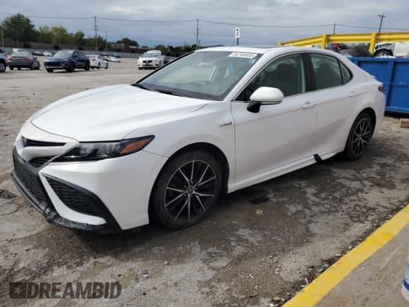 ✅ 2021 Toyota Camry Hybrid SE • VIN: 4T1S31AK5MU556031 • Лот: 84746405. Опубликован ранее на Copart с пробегом 96 909 миль. Бесплатный доступ к архиву аукционных продаж из США и подробный отчёт об истории автомобиля на DreamBid. Изображение 1.