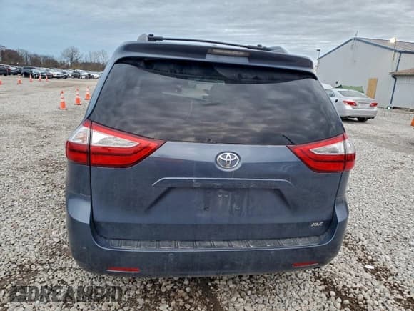 ✅ 2017 Toyota Sienna XLE • VIN: 5TDYZ3DC6HS860394 • Lot: 94223275. Listed on Copart with Not provided. Free auction sales archive from the USA and detailed vehicle history report at DreamBid. Image 6.
