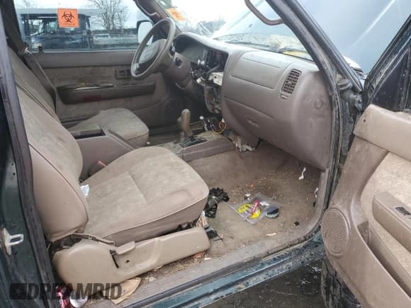 ✅ 2000 Toyota Tacoma • VIN: 5TEWN72N7YZ709260 • Lot: 42437805. Wystawiony na Copart z przebiegiem 216 916 mil. Bezpłatny archiwum sprzedaży aukcyjnych z USA i szczegółowy raport historii pojazdu na DreamBid. Zdjęcie 8.