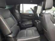 ✅ 2023 Chevrolet Suburban Premier • VIN: 1GNSKFKD1PR290543 • Lot: 55710384. Wystawiony na Copart z przebiegiem 48 431 mil. Bezpłatny archiwum sprzedaży aukcyjnych z USA i szczegółowy raport historii pojazdu na DreamBid. Zdjęcie 11.