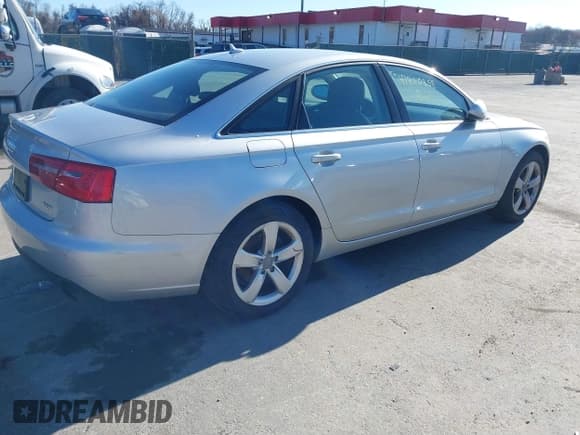 ✅ 2012 Audi A6 Premium Plus • VIN: WAUDFAFC6CN142042 • Лот: 41860858. Опубликован ранее на IAAI с пробегом 181 586 миль. Бесплатный доступ к архиву аукционных продаж из США и подробный отчёт об истории автомобиля на DreamBid. Изображение 4.