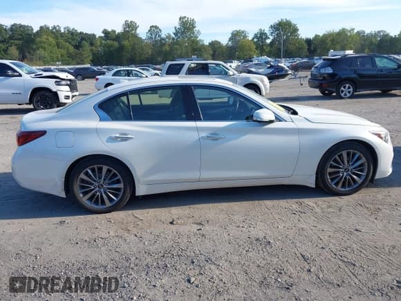 ✅ 2023 Infiniti Q50 Luxe • VIN: JN1EV7BR7PM540026 • Lot: 43373393. Wystawiony na IAAI z przebiegiem 103 191 mil. Bezpłatny archiwum sprzedaży aukcyjnych z USA i szczegółowy raport historii pojazdu na DreamBid. Zdjęcie 13.