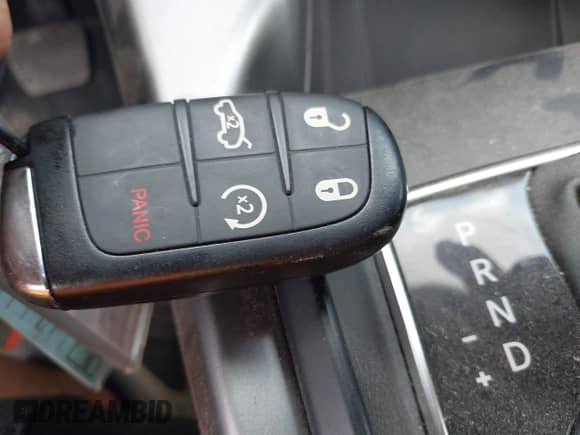 2024 Dodge Hornet R/T z VIN ZACPDFCW9R3A27668, wystawiony jako IAAI lot #42201591 z przebiegiem 27 422 mil mil oraz . Historia ofert i sprzedaży dostępna na DreamBid. Obrazek 11.