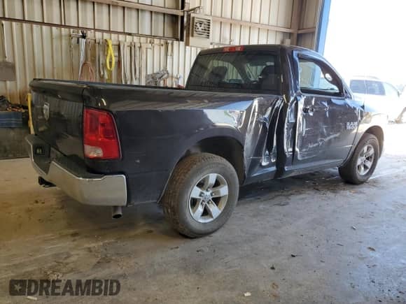 2017 Ram 1500 Tradesman z VIN 3C6JR6AGXHG504711, wystawiony jako Copart lot #55338935 z przebiegiem 93 007 mil mil oraz Szkoda całkowita • Salvage title. Historia ofert i sprzedaży dostępna na DreamBid. Obrazek 3.