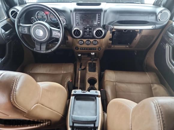 ✅ 2011 Jeep Wrangler Unlimited Sahara • VIN: 1J4HA5H17BL632676 • Lot: 93631145. Wystawiony na Copart z przebiegiem 114 780 mil. Bezpłatny archiwum sprzedaży aukcyjnych z USA i szczegółowy raport historii pojazdu na DreamBid. Zdjęcie 8.