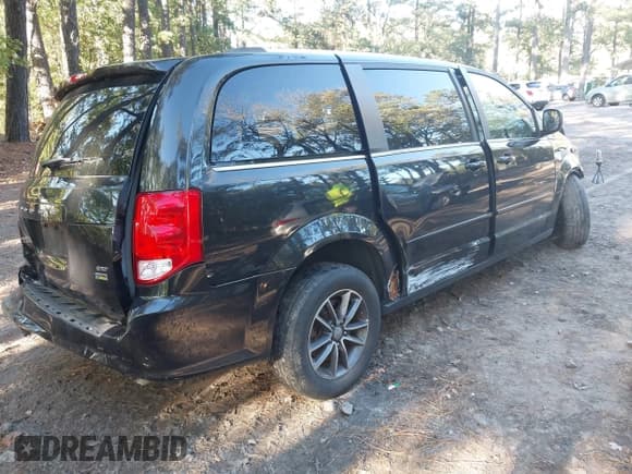 ✅ 2017 Dodge Grand Caravan SXT • VIN: 2C4RDGCG4HR806955 • Lot: 43413233. Wystawiony na IAAI z przebiegiem Nie podano. Bezpłatny archiwum sprzedaży aukcyjnych z USA i szczegółowy raport historii pojazdu na DreamBid. Zdjęcie 4.