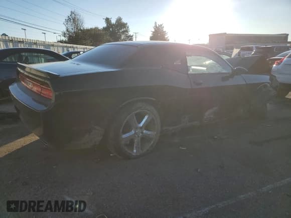 ✅ 2011 Dodge Challenger • VIN: 2B3CJ4DG9BH512929 • Lot: 83469504. Wystawiony na Copart z przebiegiem 61 812 mil. Bezpłatny archiwum sprzedaży aukcyjnych z USA i szczegółowy raport historii pojazdu na DreamBid. Zdjęcie 3.