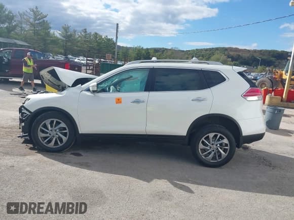 ✅ 2015 Nissan Rogue SV • VIN: 5N1AT2MV2FC901600 • Lot: 43390015. Listed on IAAI with 72,919 mi. Free auction sales archive from the USA and detailed vehicle history report at DreamBid. Image 14.