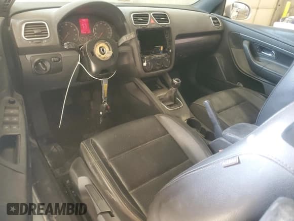 ✅ 2008 Volkswagen Eos Turbo • VIN: WVWAA71F18V051728 • Lot: 48985005. Wystawiony na Copart z przebiegiem 137 319 mil. Bezpłatny archiwum sprzedaży aukcyjnych z USA i szczegółowy raport historii pojazdu na DreamBid. Zdjęcie 8.