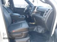 ✅ 2022 Ram 2500 Tradesman • VIN: 3C6UR5HJ2NG111757 • Lot: 41537105. Wystawiony na IAAI z przebiegiem 64 589 mil. Bezpłatny archiwum sprzedaży aukcyjnych z USA i szczegółowy raport historii pojazdu na DreamBid. Zdjęcie 5.