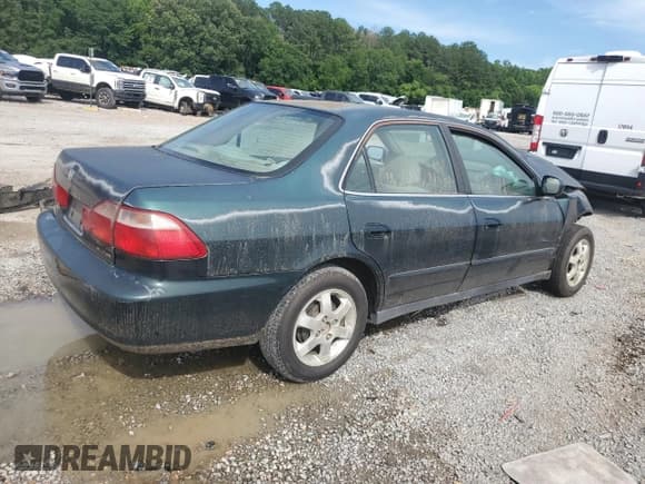 ✅ 2000 Honda Accord SE • VIN: 1HGCG5674YA073633 • Lot: 61041925. Listed on Copart with 205,548 mi. Free auction sales archive from the USA and detailed vehicle history report at DreamBid. Image 3.